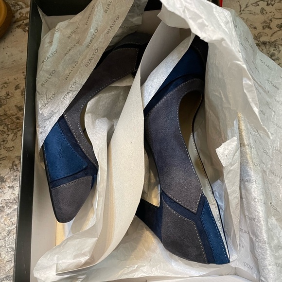 Heels - Picture 3 of 3